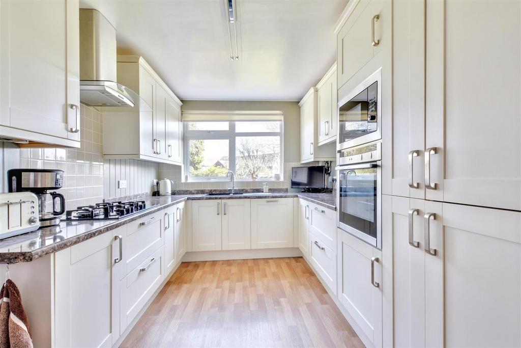 Kitchen 1.jpeg