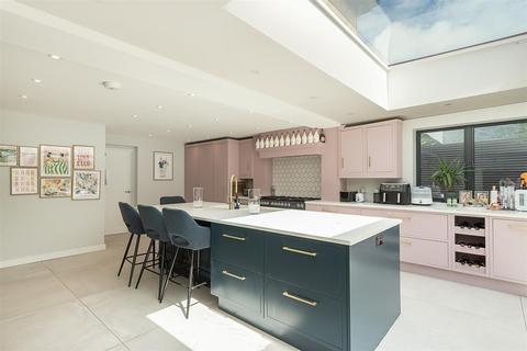 5 bedroom detached house for sale, Granby Avenue, Harpenden