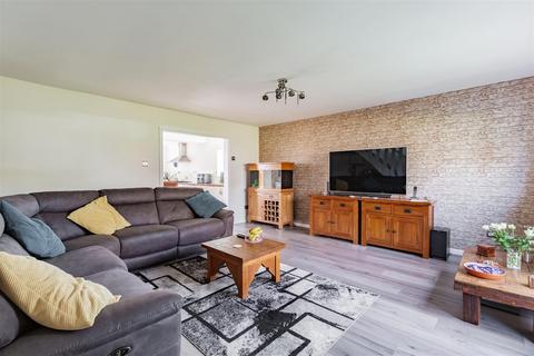 6 Foxbury, New Ash Green, Longfield, DA3 8LP