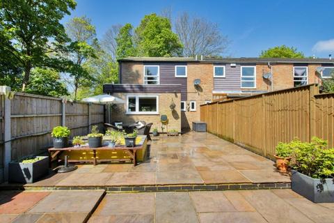 6 Foxbury, New Ash Green, Longfield, DA3 8LP