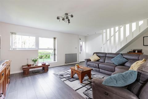 6 Foxbury, New Ash Green, Longfield, DA3 8LP