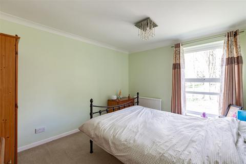 6 Foxbury, New Ash Green, Longfield, DA3 8LP