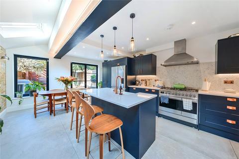 9 Yalding Road, London, SE16 3SS