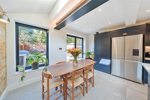 9 Yalding Road, London, SE16 3SS