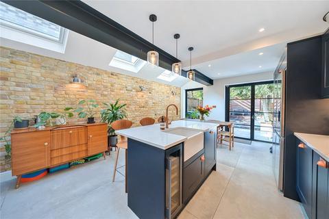 9 Yalding Road, London, SE16 3SS