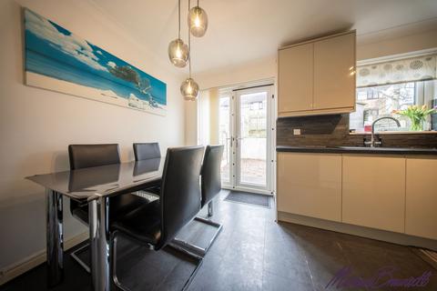 11 Tannerbrook Close, Clayton, Bradford, BD14 6NJ