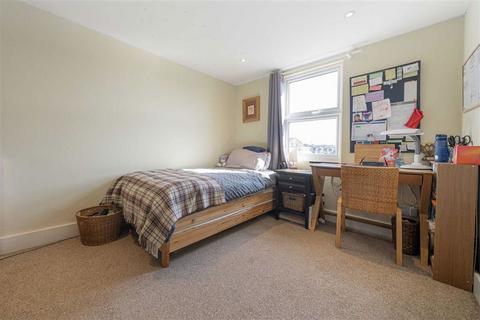 21 Walpole Road, Teddington, TW11 8PJ