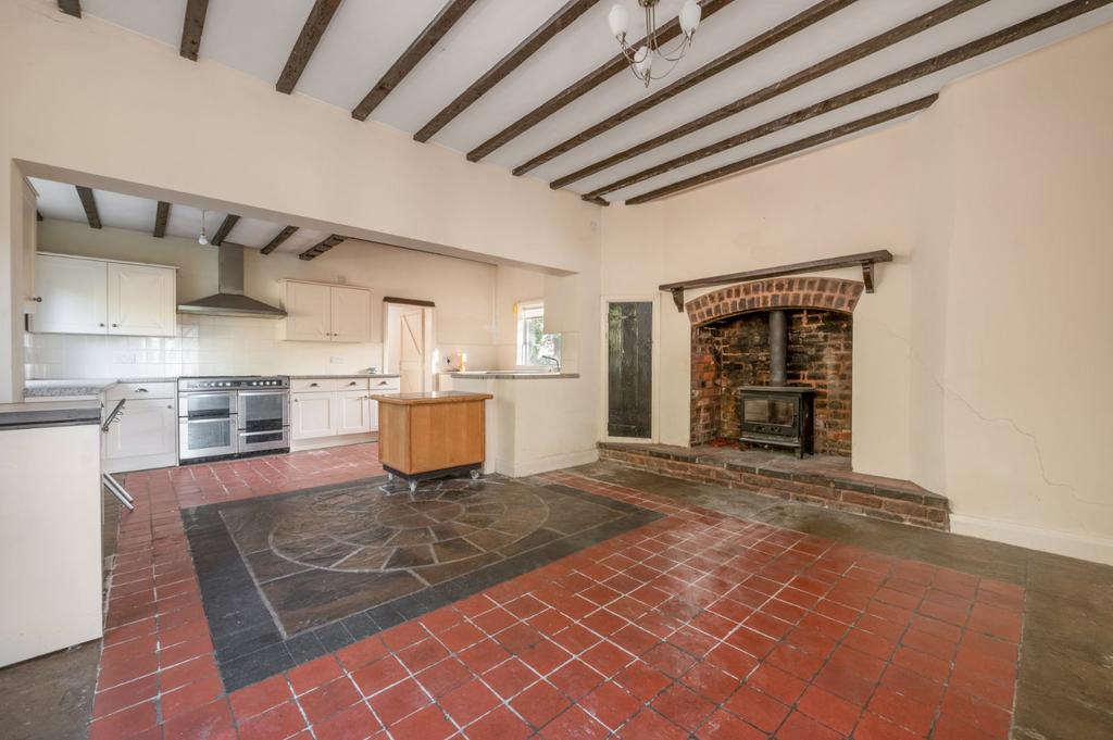Dining/Kitchen Area
