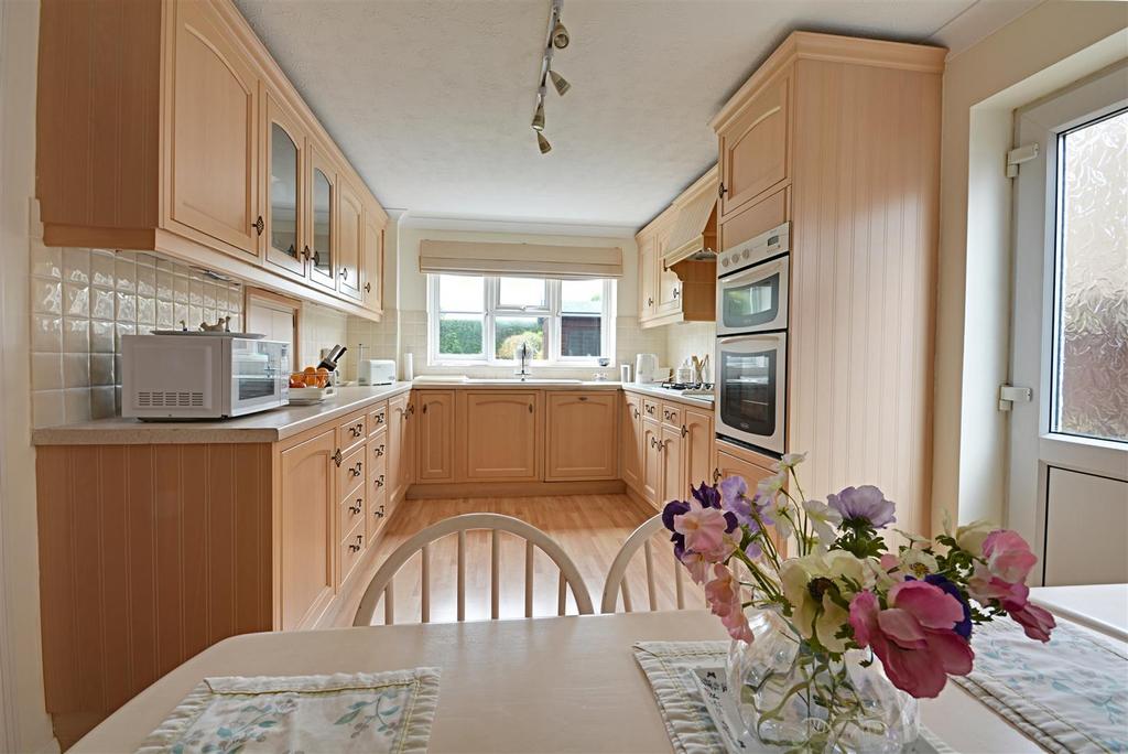 Kitchen/ Breakfast Room