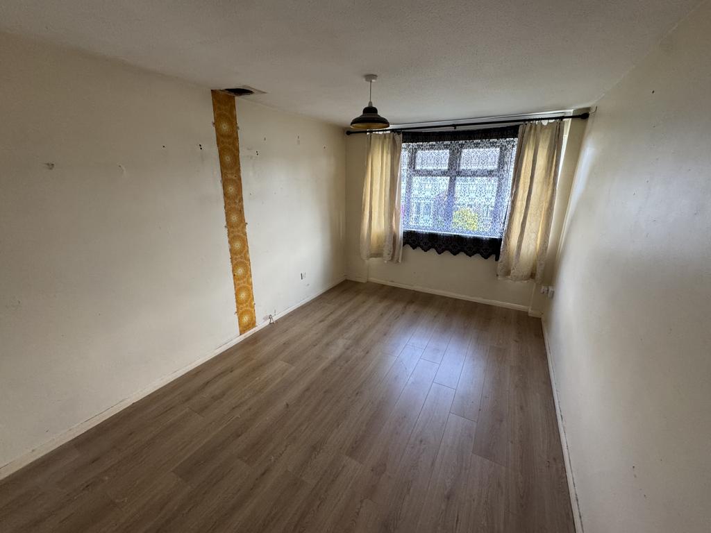 Rear bedroom 2
