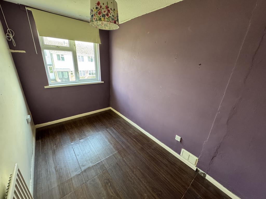 Front bedroom 3