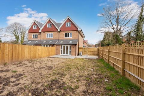 4 bedroom semi-detached house for sale, Cobblers Close, Farnham Royal SL2