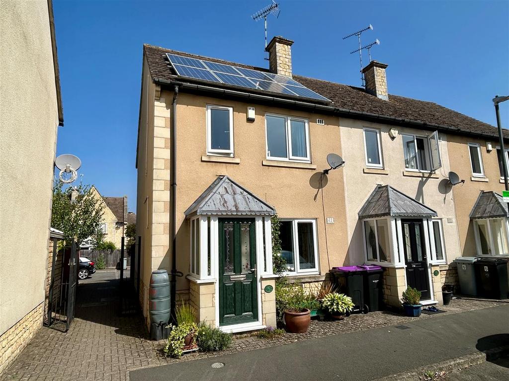 Garratt Road, Stamford 2 bed end of terrace house - £275,000