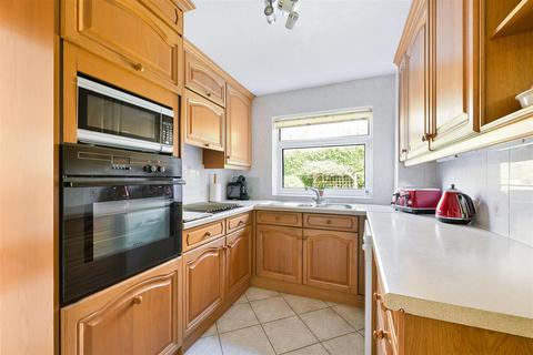 10 Cypress Way, Banstead, SM7 1NN