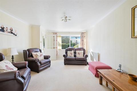 10 Cypress Way, Banstead, SM7 1NN