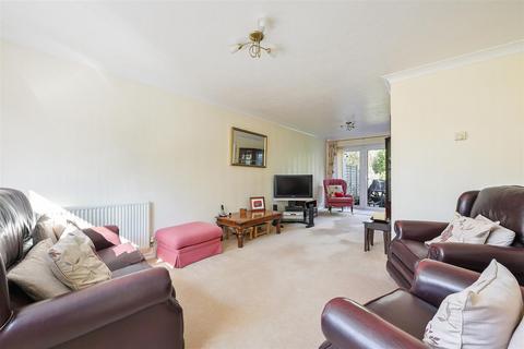 10 Cypress Way, Banstead, SM7 1NN