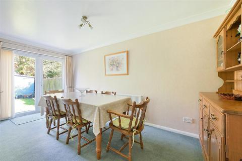 10 Cypress Way, Banstead, SM7 1NN