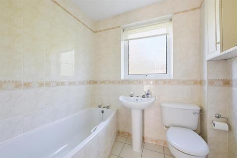 10 Cypress Way, Banstead, SM7 1NN