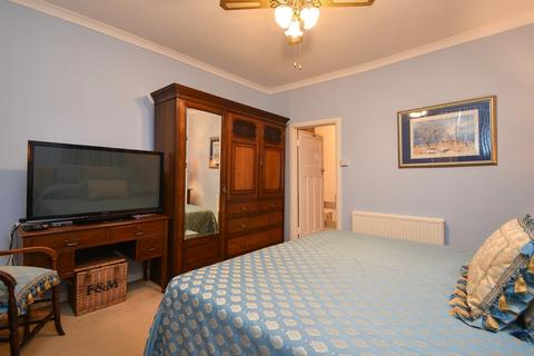 14 Calvert Road, Hastings, TN34 3NG