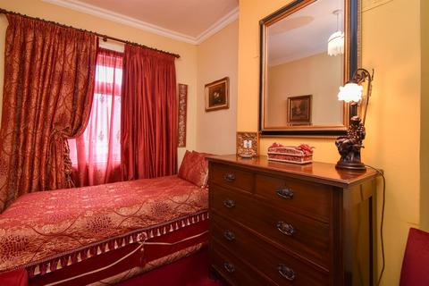 14 Calvert Road, Hastings, TN34 3NG