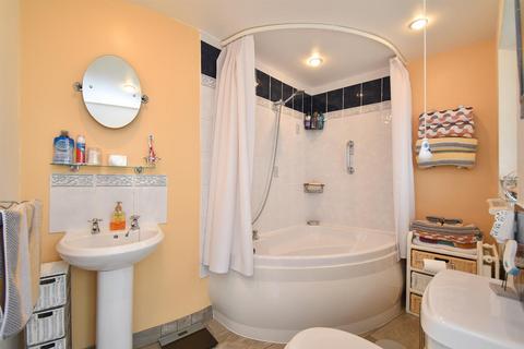 14 Calvert Road, Hastings, TN34 3NG