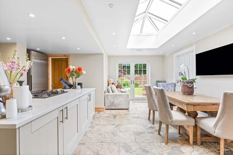 4 bedroom semi-detached house for sale, New Town, Crawley RH10