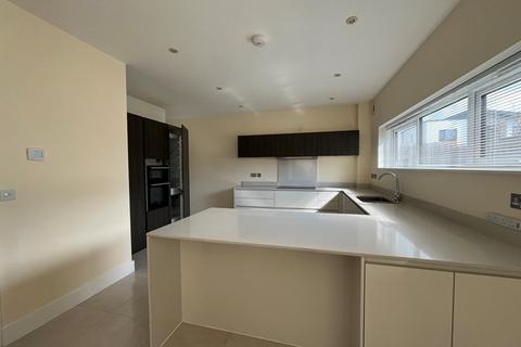 4 bedroom detached house to rent, Detached Four bed ECO home in quiet location