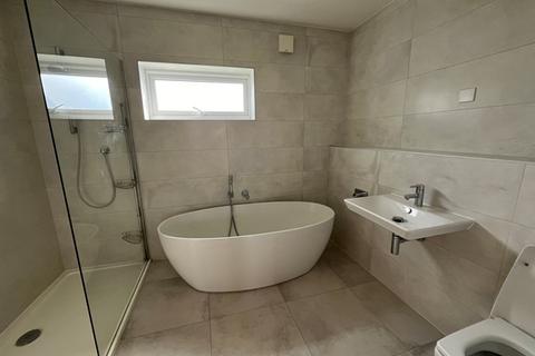4 bedroom detached house to rent, Detached Four bed ECO home in quiet location