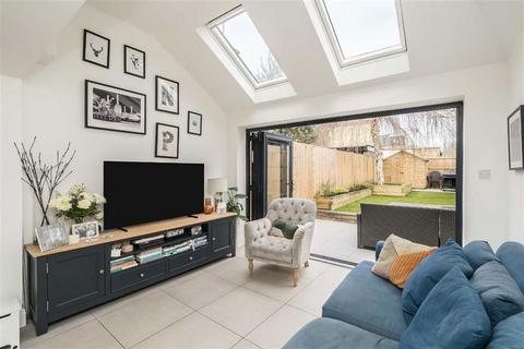 21 Latimer Road, Teddington, TW11 8QA