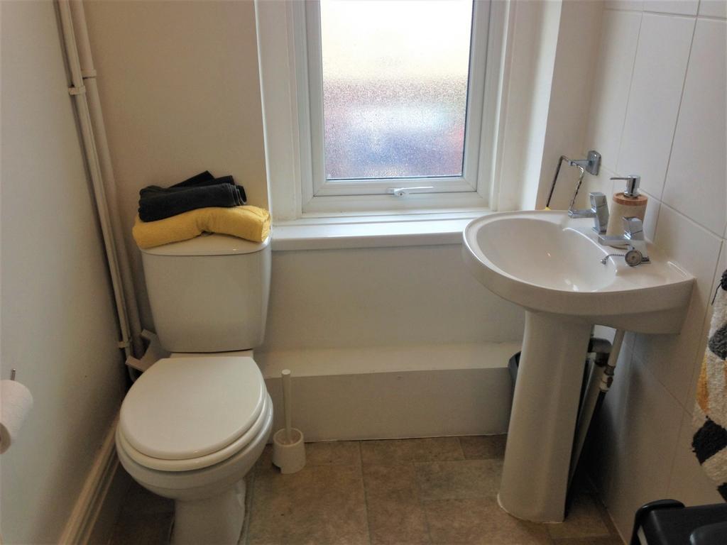 A well-maintained bathroom featuring a clean si...