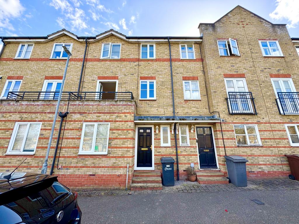 Rookes Crescent, Chelmsford, Essex, CM1 3 GN