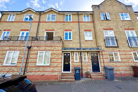 6 bedroom townhouse to rent, Rookes Crescent, Chelmsford, Essex, CM1 3GN