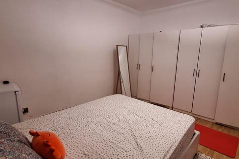 House share to rent, Unwin Avenue, FELTHAM, Greater London, TW14