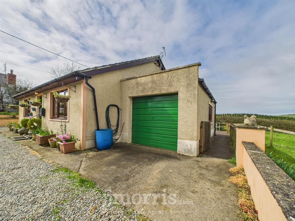 Lean-to Garage