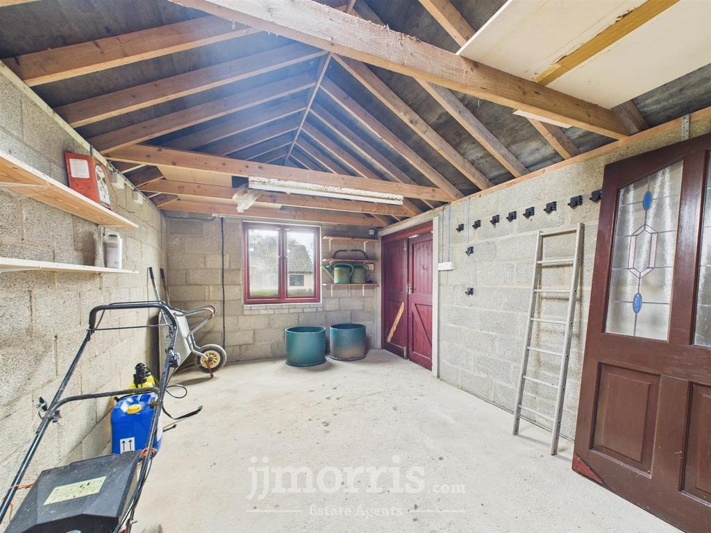 CAM02122 G0-PR0266-STILL028.jpg