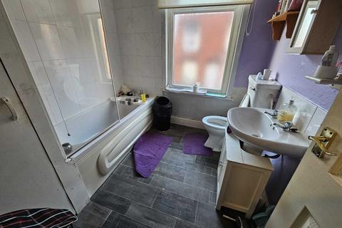 undefined, Leeds LS11