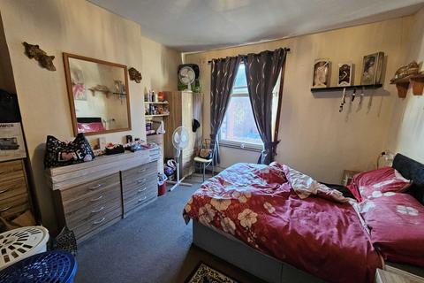 undefined, Leeds LS11