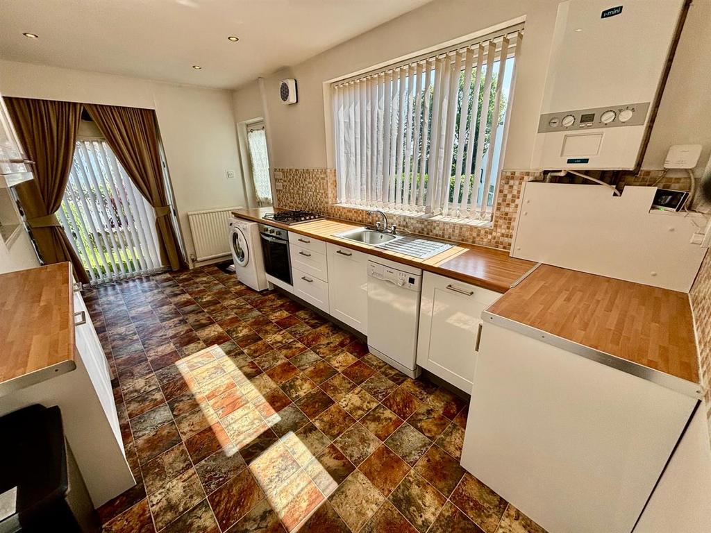 Fitted Dining Kitchen: