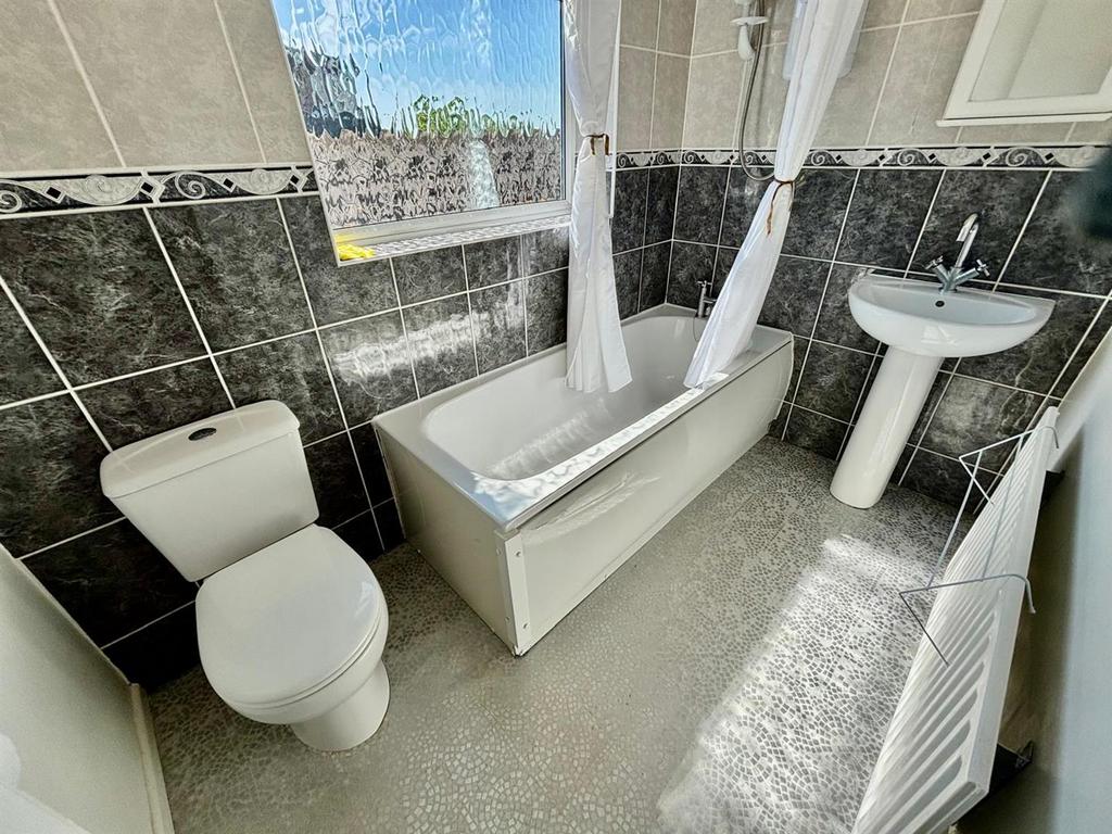 Bathroom / WC:
