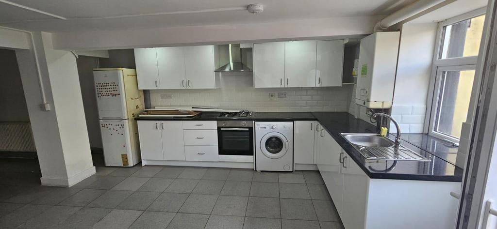 189 UR- Kitchen.jpeg