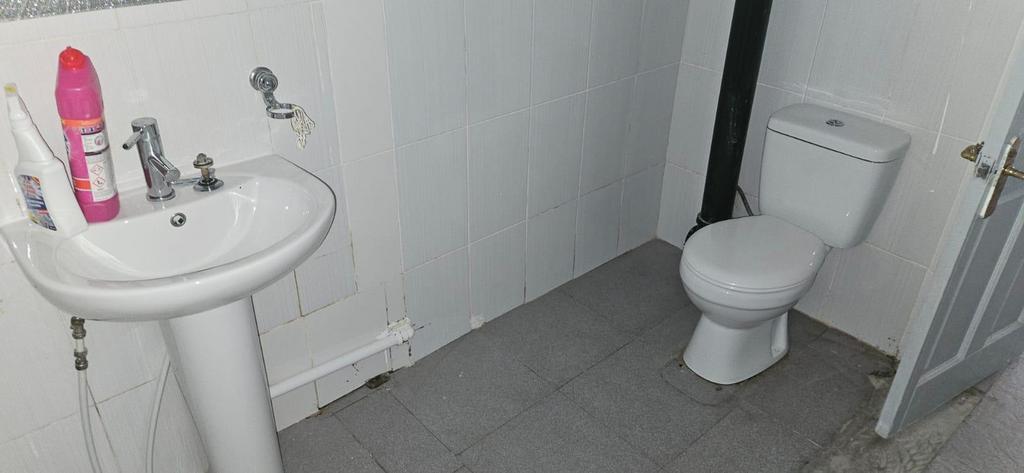 189 UR- Bathroom.jpeg