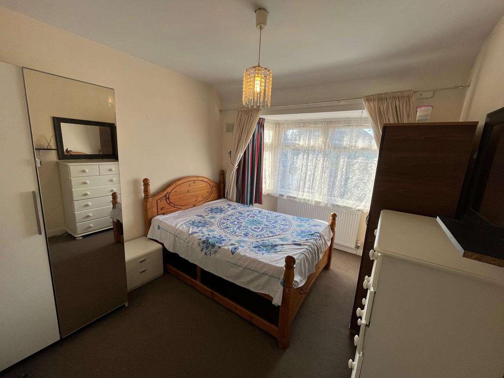 Beautiful refurbished One Bed Flat to Let in Nort