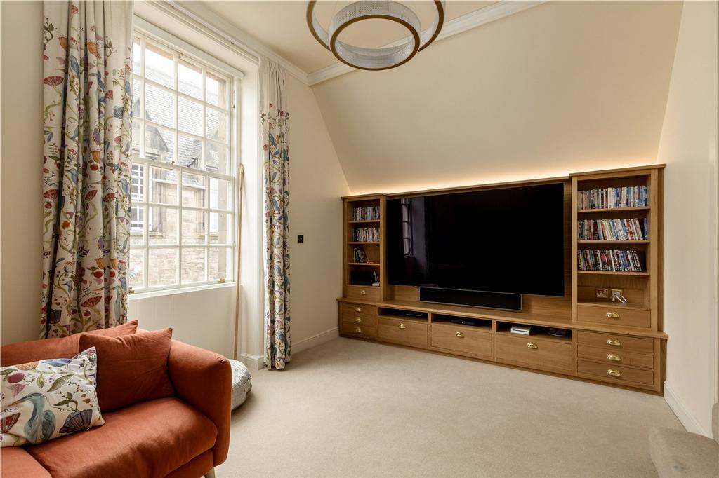 Double Bed/Tv Room