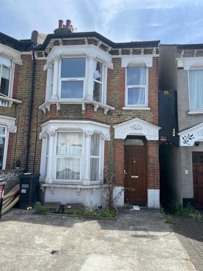 2 bed flat to rent Whitehorse Lane, London SE25