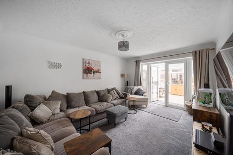 28 Chapel Wood, New Ash Green, Longfield, DA3 8RA
