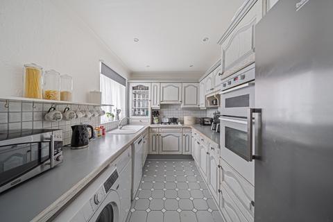 28 Chapel Wood, New Ash Green, Longfield, DA3 8RA