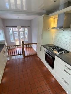 4 bedroom end of terrace house to rent, Lilac Road, Hale