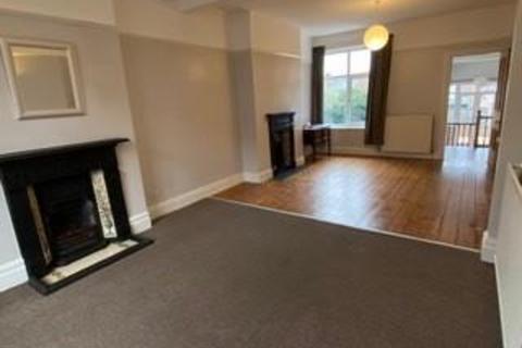 4 bedroom end of terrace house to rent, Lilac Road, Hale
