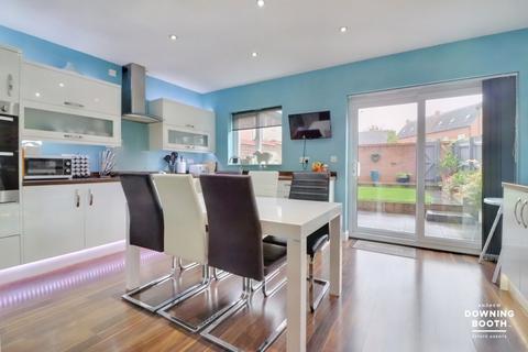 40 Thacker Drive, Lichfield, WS13 6NS