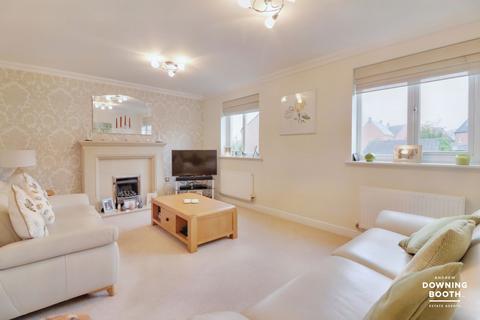 40 Thacker Drive, Lichfield, WS13 6NS